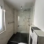 Mit Gemeinschaftsbad *