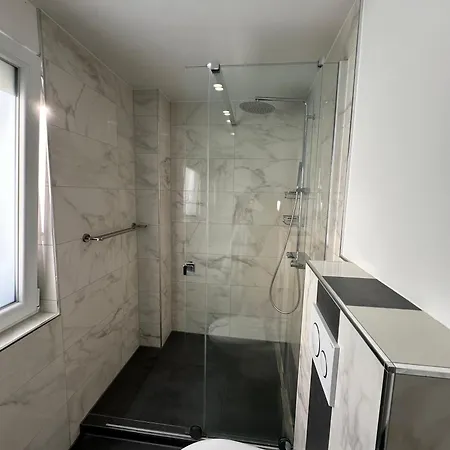 Mit Gemeinschaftsbad *