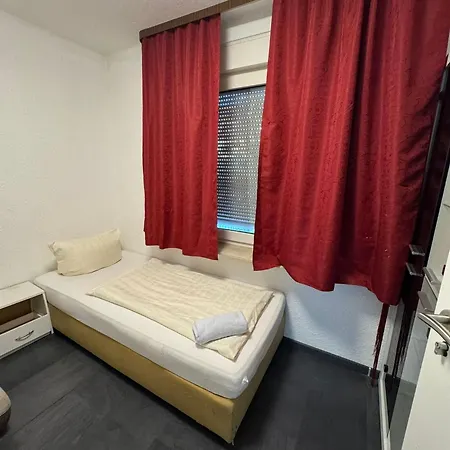 Mit Gemeinschaftsbad 홈스테이 *